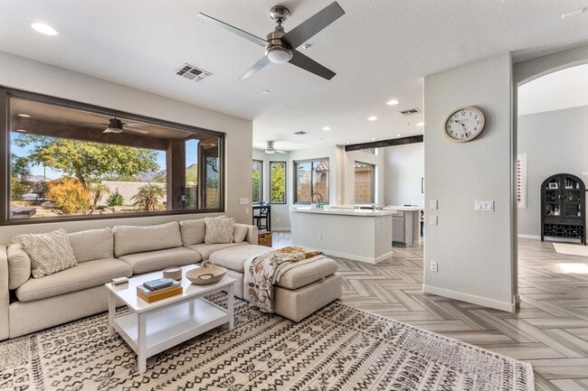 Building Photo - 10340 E Caribbean Ln