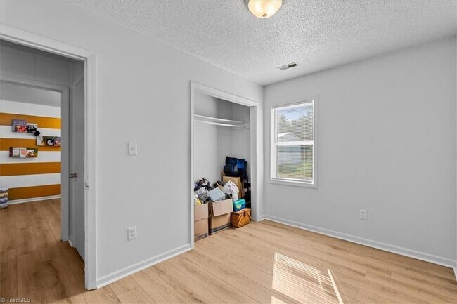 Building Photo - 1404 Denim Rd
