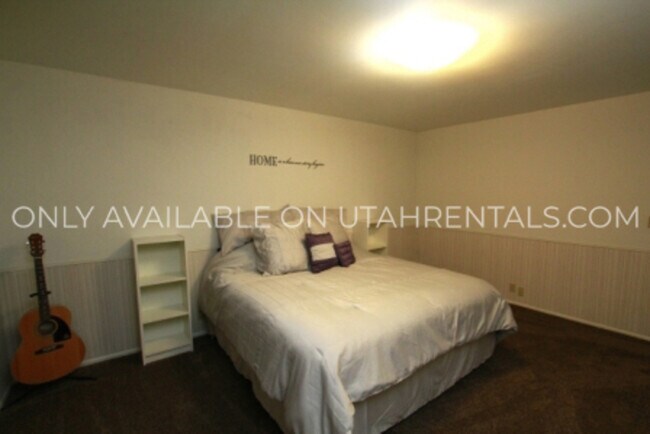 Building Photo - 258 W Garden Park