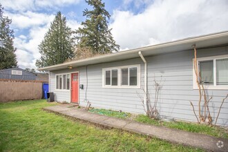 Building Photo - St Johns Duplex 2 Bedroom 1 Bath Ready for...