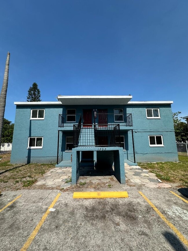 Building Photo - 1757 Russell St S
