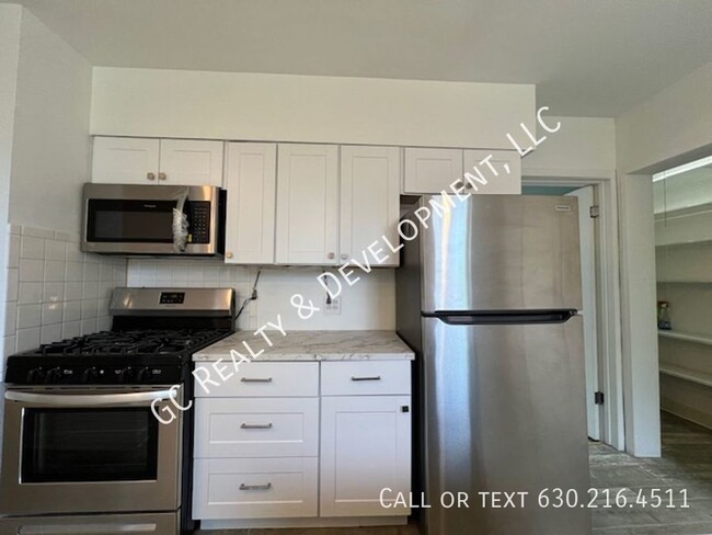 Building Photo - ***RIVERSIDE 1ST FLOOR UNIT / 2 BDRM - 1 B...