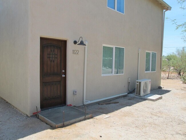 Building Photo - HOUSEE FOR RENT