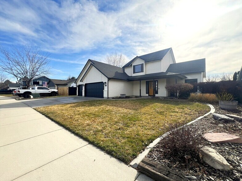 Building Photo - 2541 E Clarene Ct