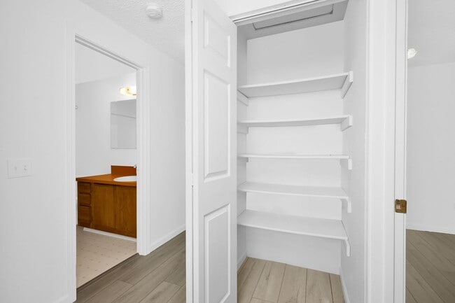 Building Photo - Privacy without the yard work - 3 Bedroom South Seattle Townhouse (Secure before the new year!)