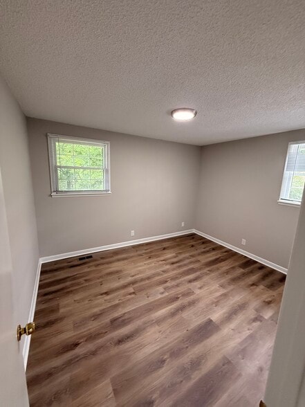 Building Photo - 4923 Barella Dr