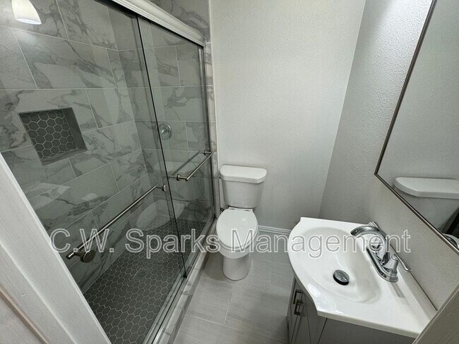 Building Photo - 822 Avenue C