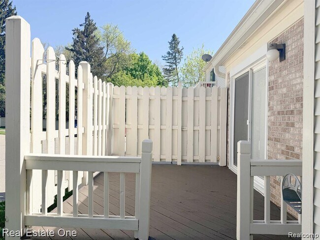 Building Photo - 2110 Hidden Meadows Dr