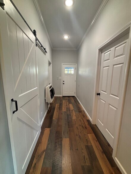 Building Photo - 318 S Woodland Heights Dr
