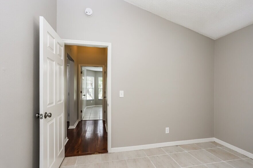 Building Photo - 2524 Gotham Way