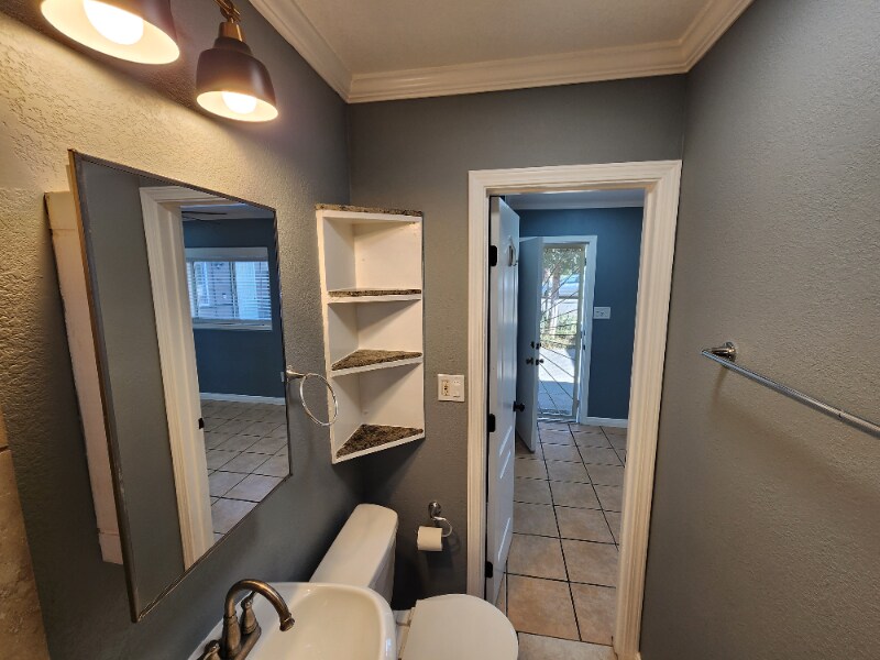 Building Photo - 717 S Pine St