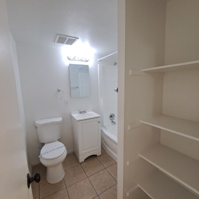 Building Photo - 2900 Marlin Ave