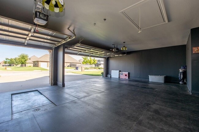 Building Photo - 18121 Haslemere Ln