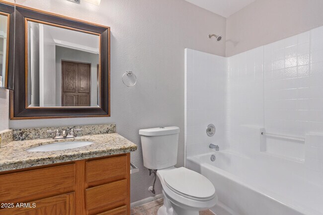Building Photo - 208 E Devon Dr