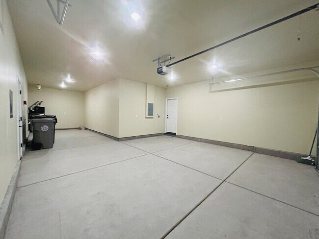 Building Photo - 3760 Oyster Pt Wy