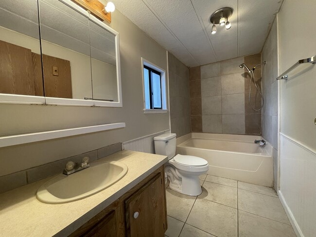 Building Photo - 9384 Lott Rd