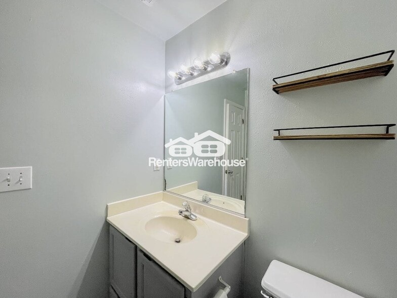 Building Photo - 2801 Leeds Ct