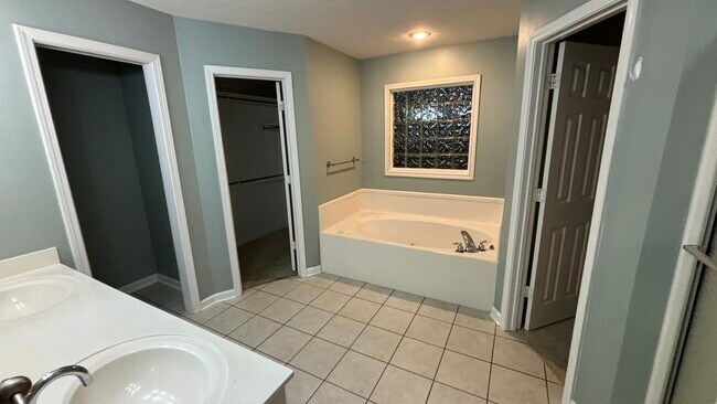 Master Bathroon - 13 Elk Horn Ln