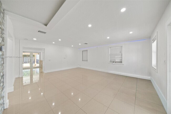 Building Photo - 845 NW 2nd St