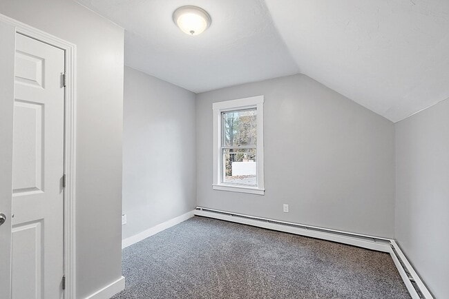 Building Photo - 18 1st St