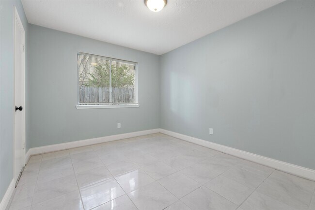 Building Photo - 28815 Binefield St