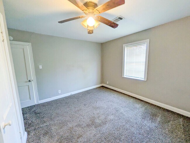 Building Photo - 290 Hebert Dr