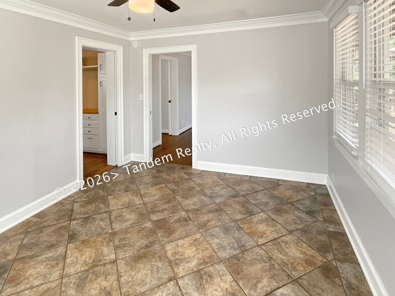Building Photo - 2228 Ashwood Ave
