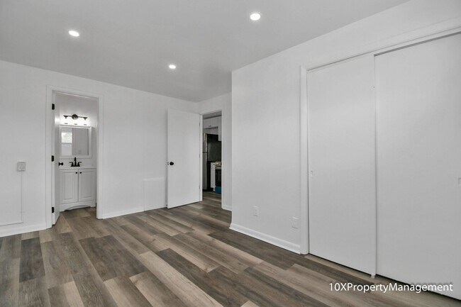 Building Photo - 499 E Columbus St