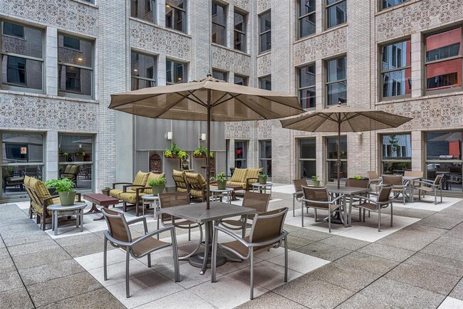 Building Photo - 300-314 N Broadway