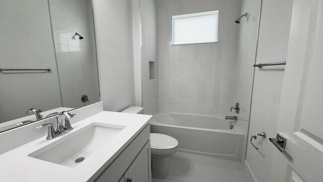 Building Photo - 5722 Aleppo Pl