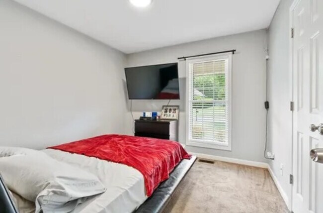 Building Photo - 125 Foxrun