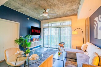 Building Photo - 913 N 3rd St