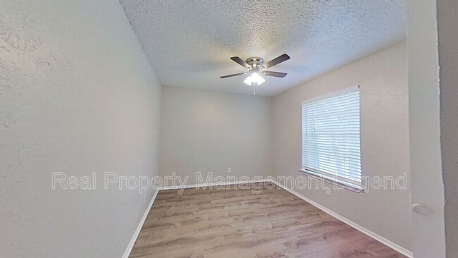 Building Photo - 2902 S Fielder Rd