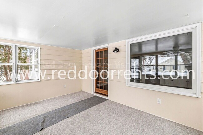 Building Photo - 6115 Indianola Ave