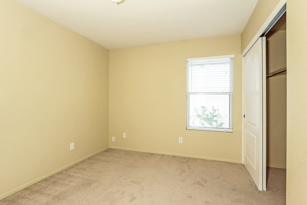 Building Photo - 1316 S Flaxseed Dr