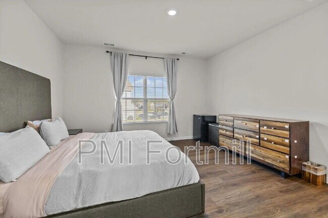 Building Photo - 18045 Stark Wy