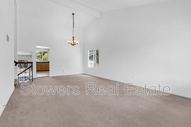 Building Photo - 120 Valdivia Cir