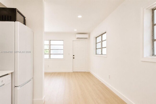 Building Photo - 355 NE 55th Terrace