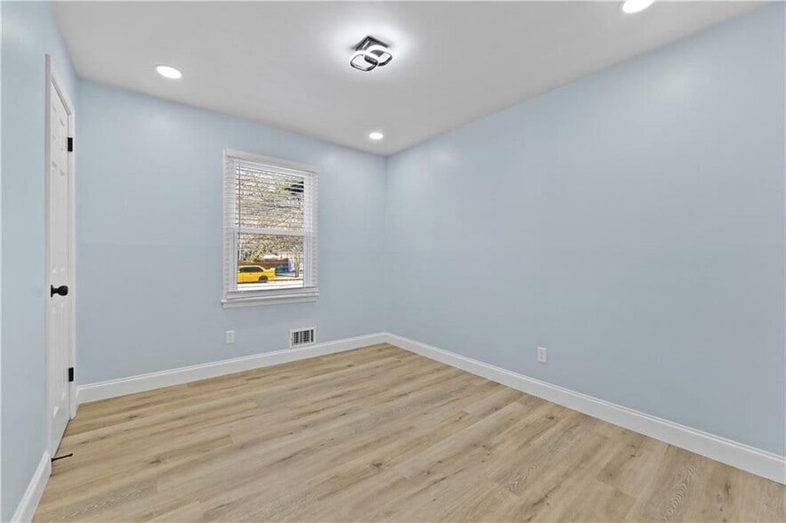 Building Photo - 1728 Wayland Cir NE