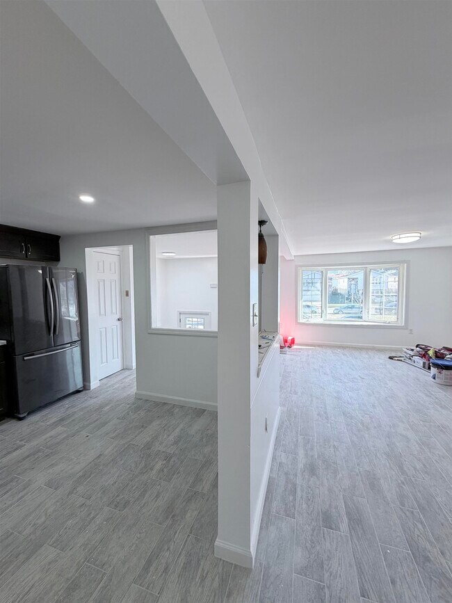 Building Photo - 5 Chopin Ct