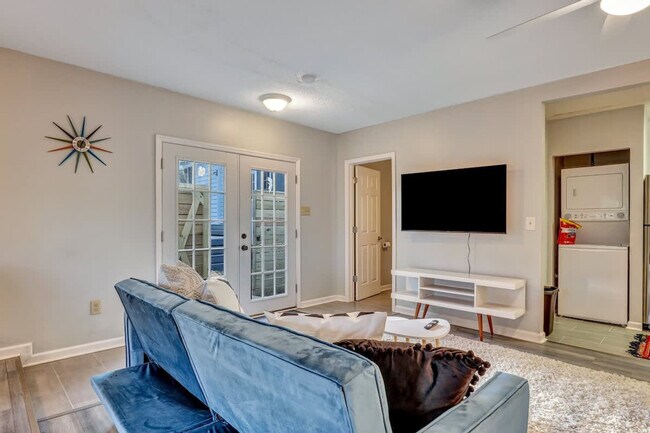 Primary Photo - 109 E Point Dr