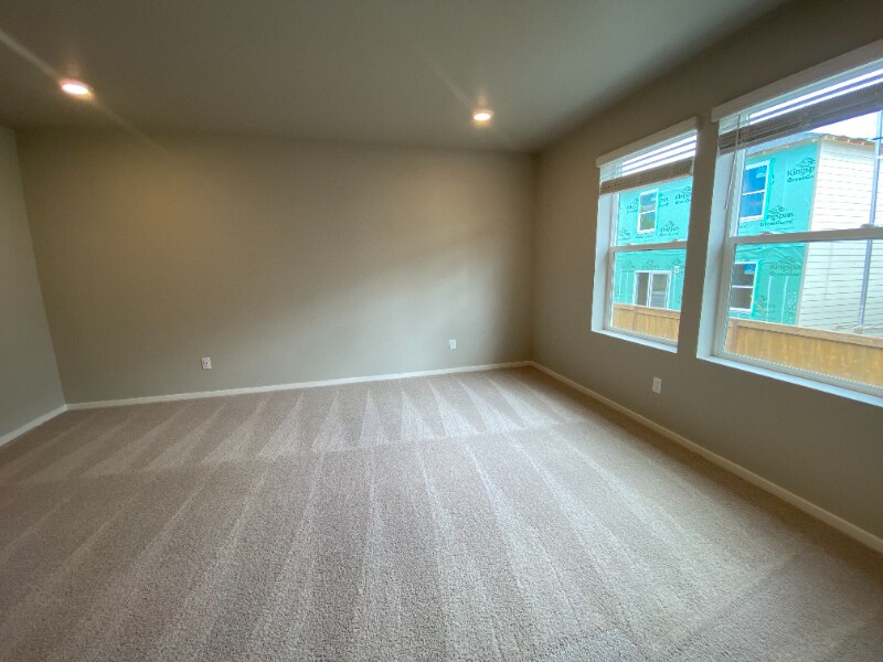 Building Photo - 3550 SW Snowberry Ave