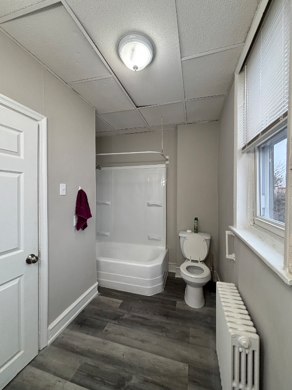 Building Photo - 922 S Yewdall St