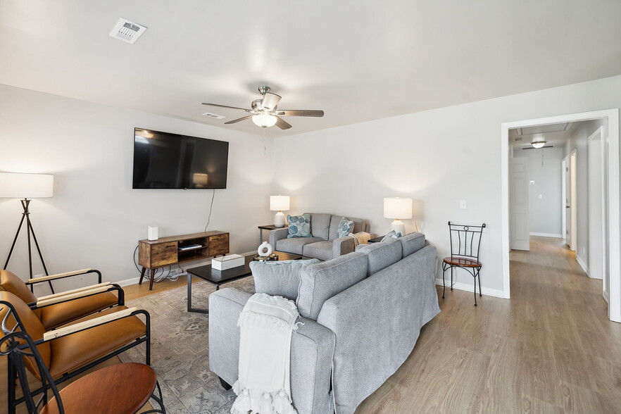 Building Photo - 226 Treutland Ave