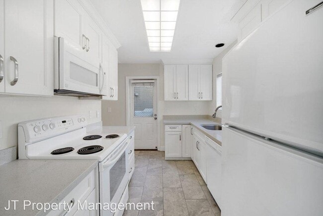 Building Photo - 217 Hidden Creek Ct