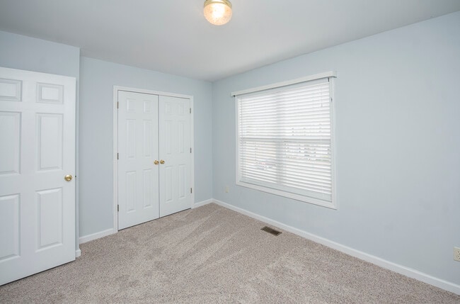 Building Photo - 20 Cheltenham Dr