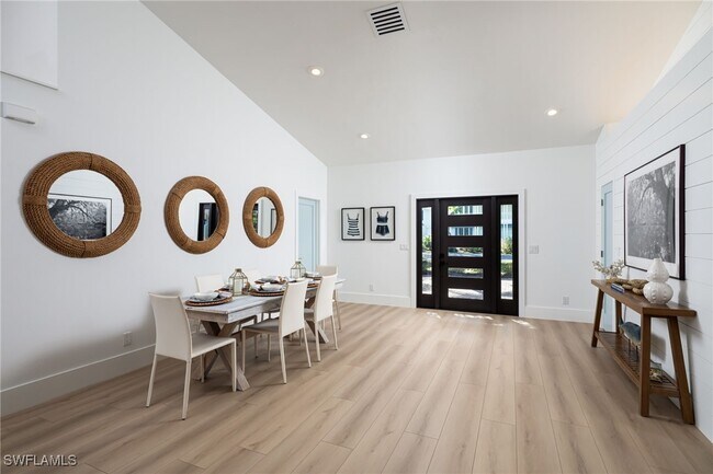 Building Photo - 339 4th Ave N