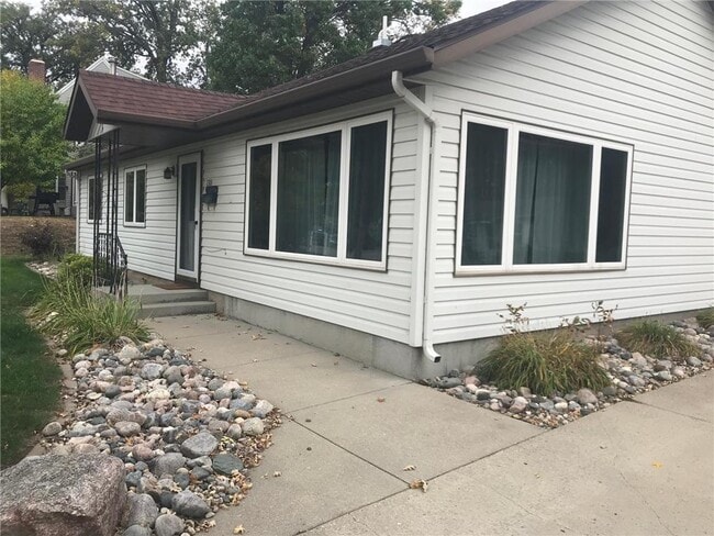 Primary Photo - 1315 Summit Ave