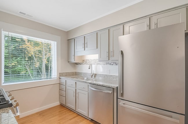 Building Photo - 911 Buckingham Rd