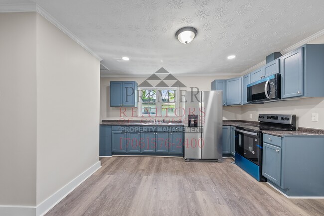 Building Photo - 821 13th Ct